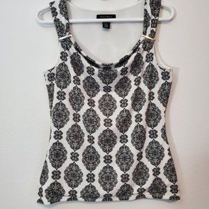 White House Black market (Black and white Pattern Top)